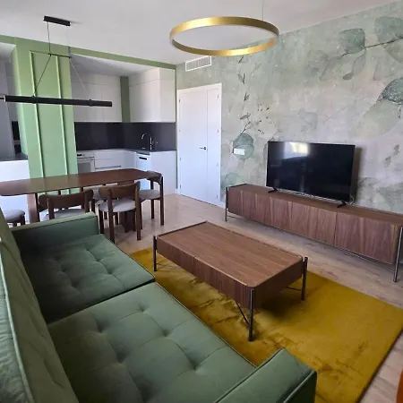Luxury 3 Bed 26 Floor Apartment *