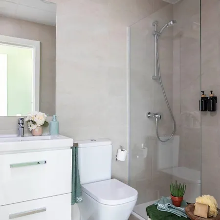 Luxury 3 Bed 26 Floor Apartment *